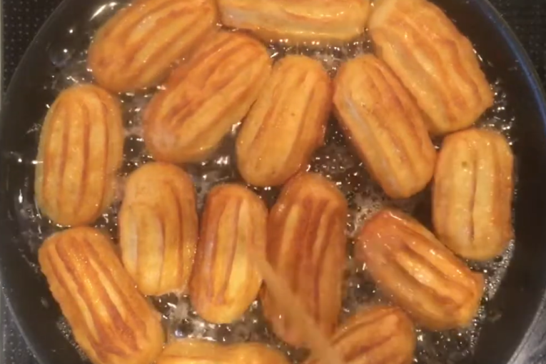 Recept dana: Baka Verine tulumbe koje mirišu na detinjstvo, pucaju od slasti i nestaju brže nego što stignu da se ohlade (FOTO)