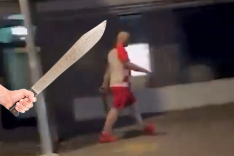 Hrvat u dresu sa šahovnicom krenuo u napad mačetama! Snimljen jeziv incident, policija ga jedva savladala! (VIDEO)