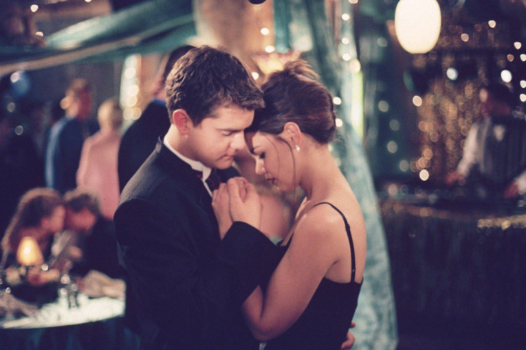 Kejti Holms posle 20 godina ponovo u zagrljaju Džošue Džeksona: Uhvaćeni na snimanju romantične komedije (FOTO)