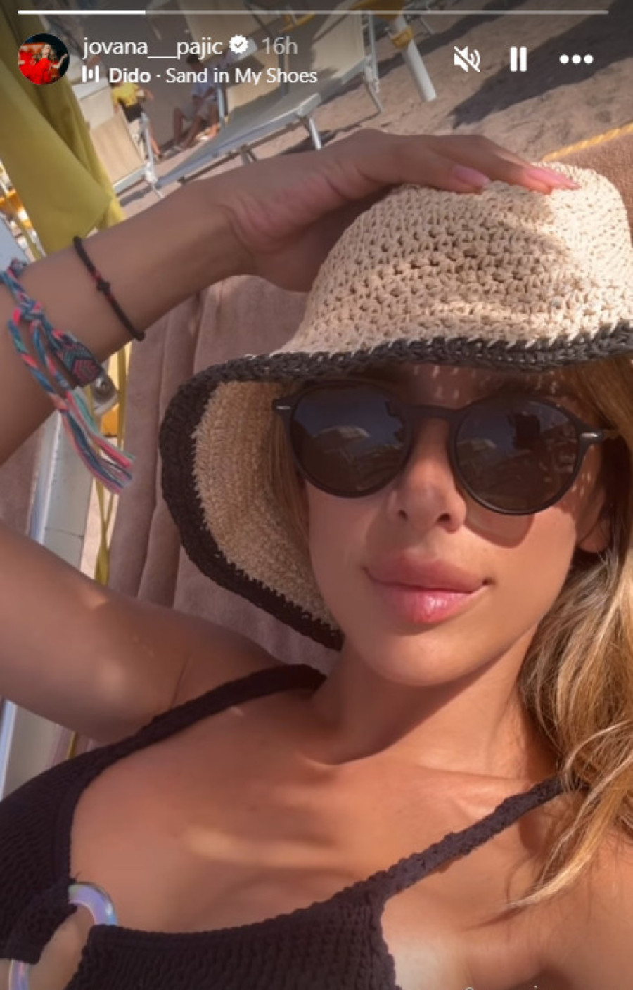 Jovana Pajić u provokativnom bikiniju mami uzadhe: Svi gledaju u njeno poprsje (FOTO)