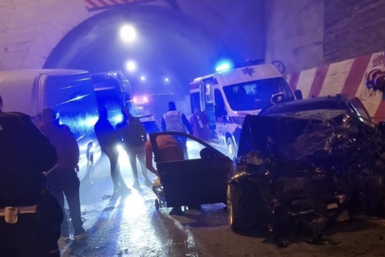 Audi se zakucao u teretnjak sa prikolicom, vozač završio u bolnici: Težak udes kod Bijelog Polja