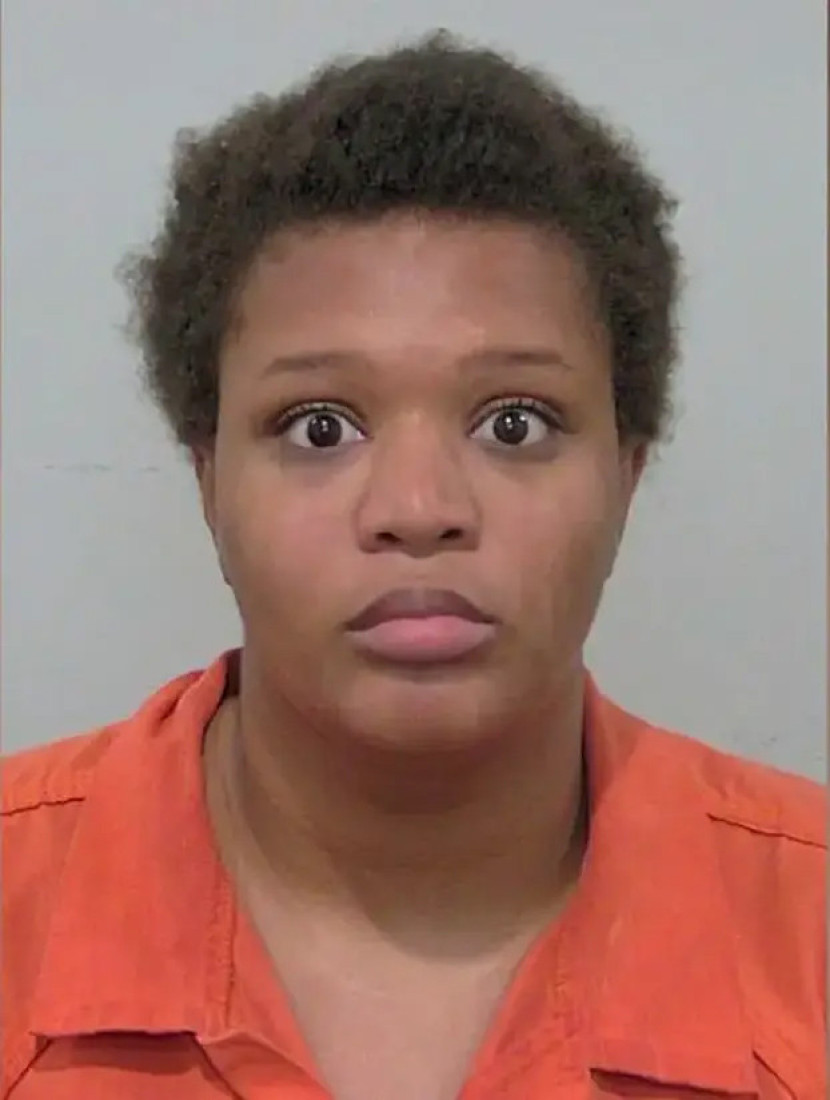 Za neverovati: Majka (18) zaključala dete u usijanom automobilu da bi na miru gledala "Štrumpfove"