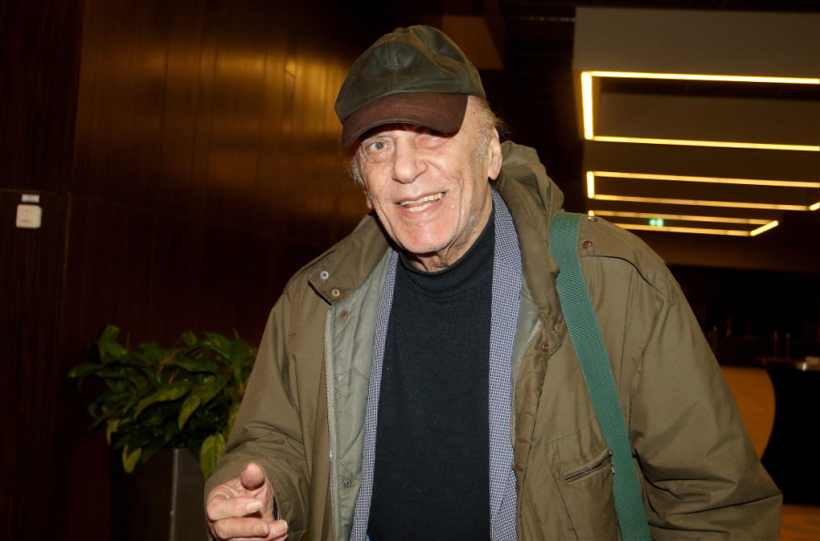 Porodična kuća Tozovca skroz uništena: Đubre na sve strane, išarana grafitima, a zidovi se raspadaju