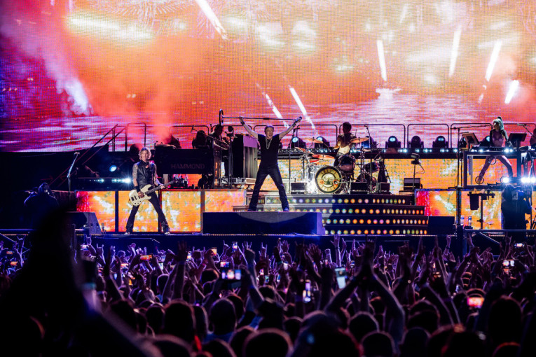 Više od tri sata rok spektakla na Ušću! Guns N’ Roses održali koncert pred 50.000 ljudi koji će ući u legendu