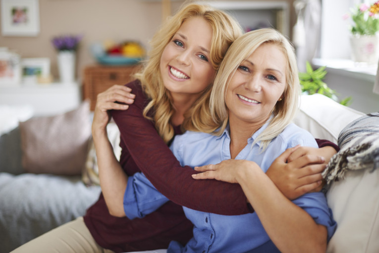 Roditelji koje odrasla deca ne zovu iz obaveze, već iz iskrene želje: Pet stvari koje će vas učiniti osloncem, a ne teretom
