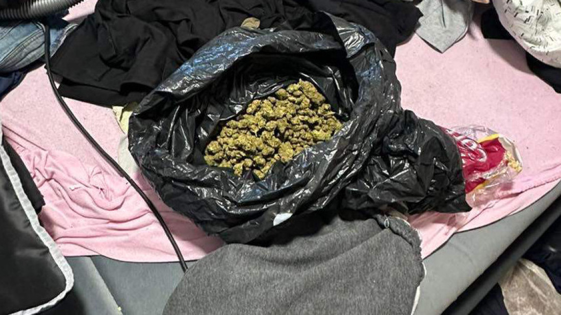 Lisice za dilera: Zaplenjeni kokain i marihuana (FOTO)