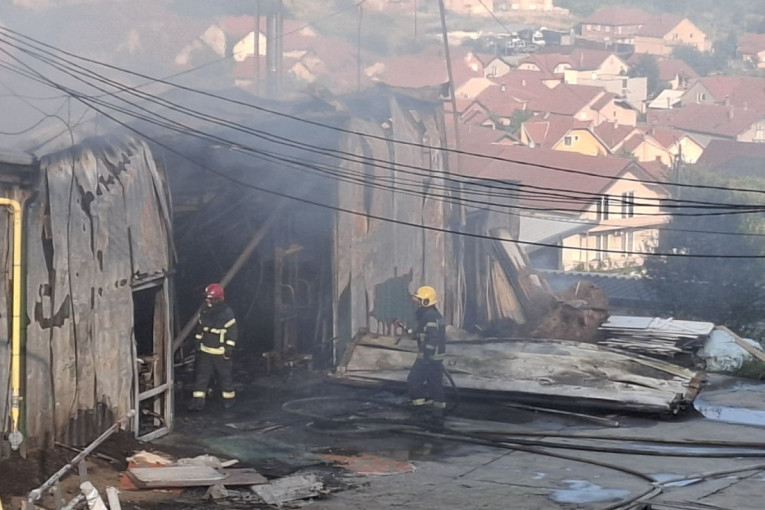 Vlasnik hale-zgarišta u Malom Mokrom Lugu nema dilemu: Šteta jeste velika, ali... (FOTO/VIDEO)