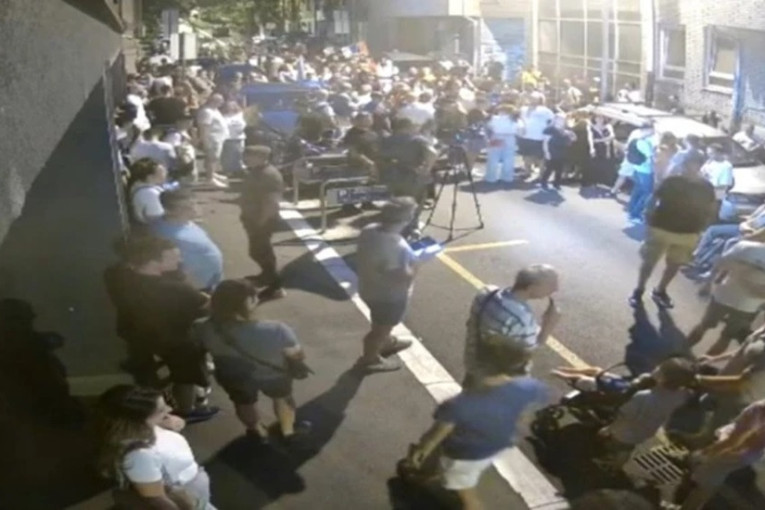 Noćni pohod blokadera! Ovoga puta opsedali stanove Suzane Vasiljević, Vesića i ministra prosvete! (VIDEO)