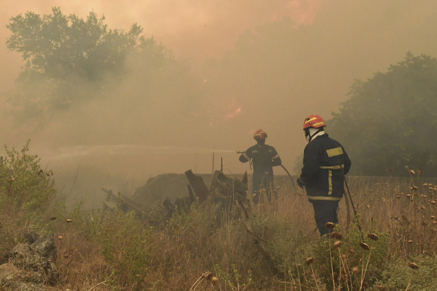 Vatra stigla do Bara! Crnogorci u panici - požar guta sve! (FOTO)