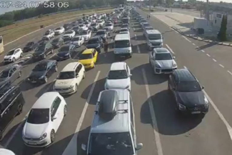 Gužve pred poslednji julski vikend: Granice usporene, vozila čekaju i do 120 minuta