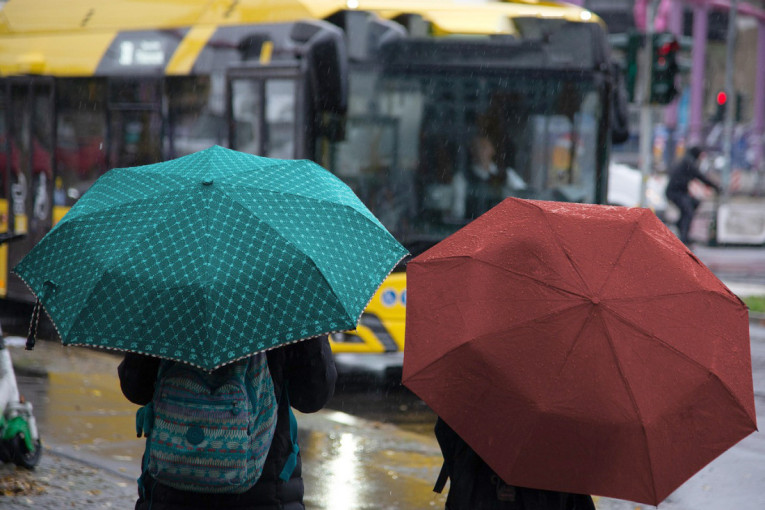 Naslovne strane dnevnih novina: Prelistavanje štampe za 12. maj 2026. godine