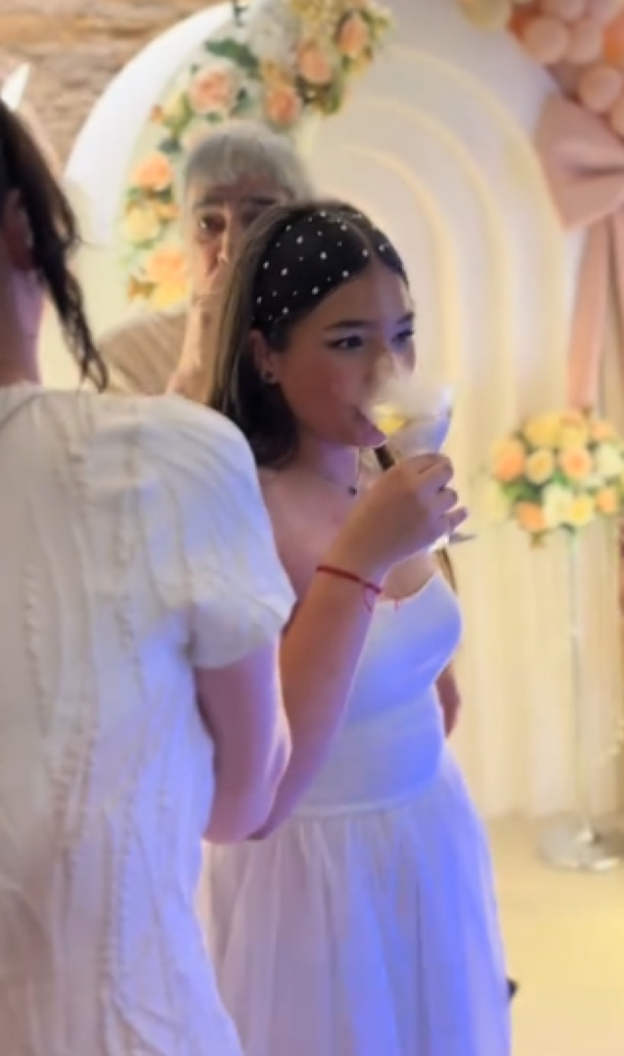 Ljuba Aličić priredio veče za pamćenje unuki za 18. rođendan! Luks dekoracija, baloni, cveće (FOTO)