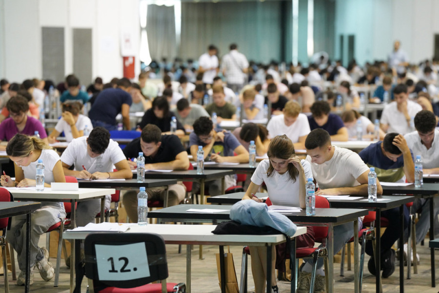 Gužva za psihologiju i IT sektor, a na nekim smerovima – nijedan student! Evo koliko je mesta ostalo na fakultetima u Beogradu