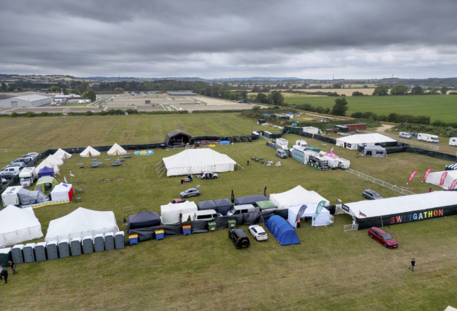 Meštani se žale na glasno stenjanje, ne žele da budu prestonica bluda: Razuzdani se*s-festival na livadi mirnog mesta