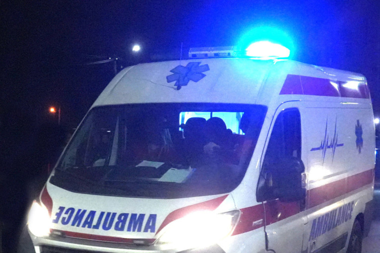 Prve slike sa mesta stravične nesreće kod Beogradskog sajma: U oba automobila bilo po petoro mladih, vatrogasci ih izvlačili (FOTO)