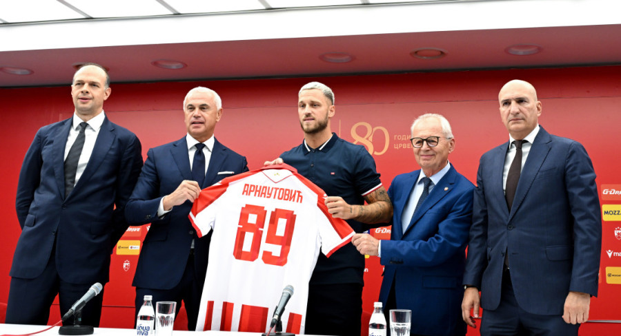 Arnautović na promociji zaplakao zbog Mihe: Završiću karijeru u Zvezdi! (FOTO/VIDEO)