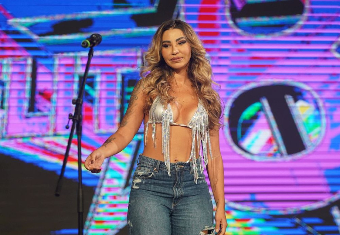 Aneli Ahmić oblepljena flasterima! Bivša rijaliti učesnica se odlučila za potpunu transformaciju! (FOTO)