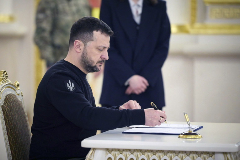 Zelenski stavio dva potpisa! Ukrajina donela dva zakona, a evo šta to znači za narod