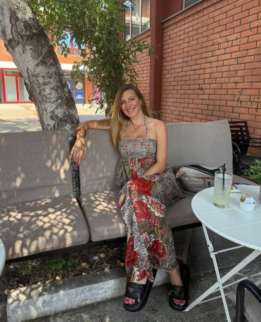 Bivša poslanica u vrelom izdanju: Fotkala se u čipkanim tangama, zapalila mreže! (FOTO)