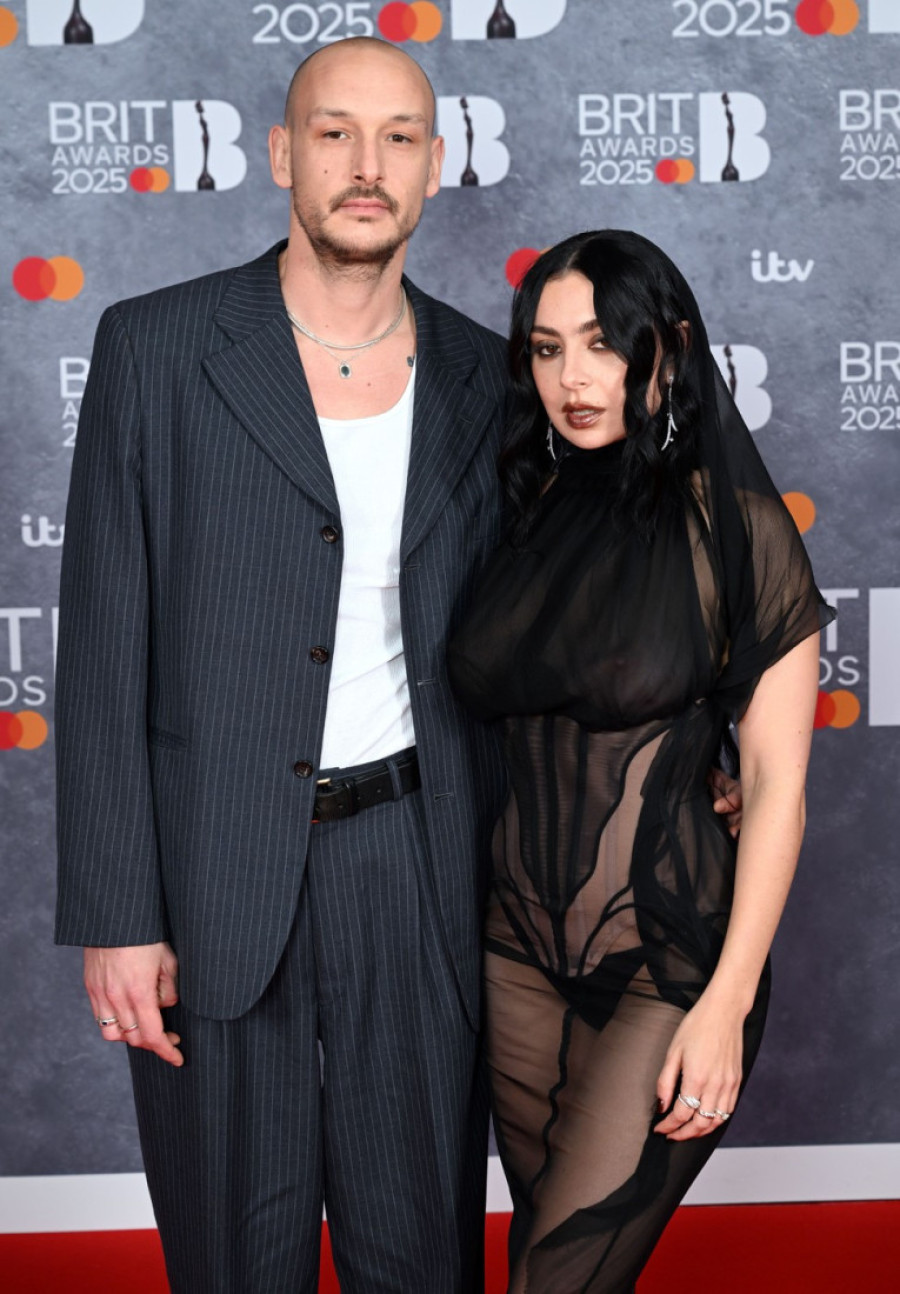 Pevačica izgovorila sudbonosno "da" pa brže-bolje snimila video za TikTok: O ovome svi pričaju!