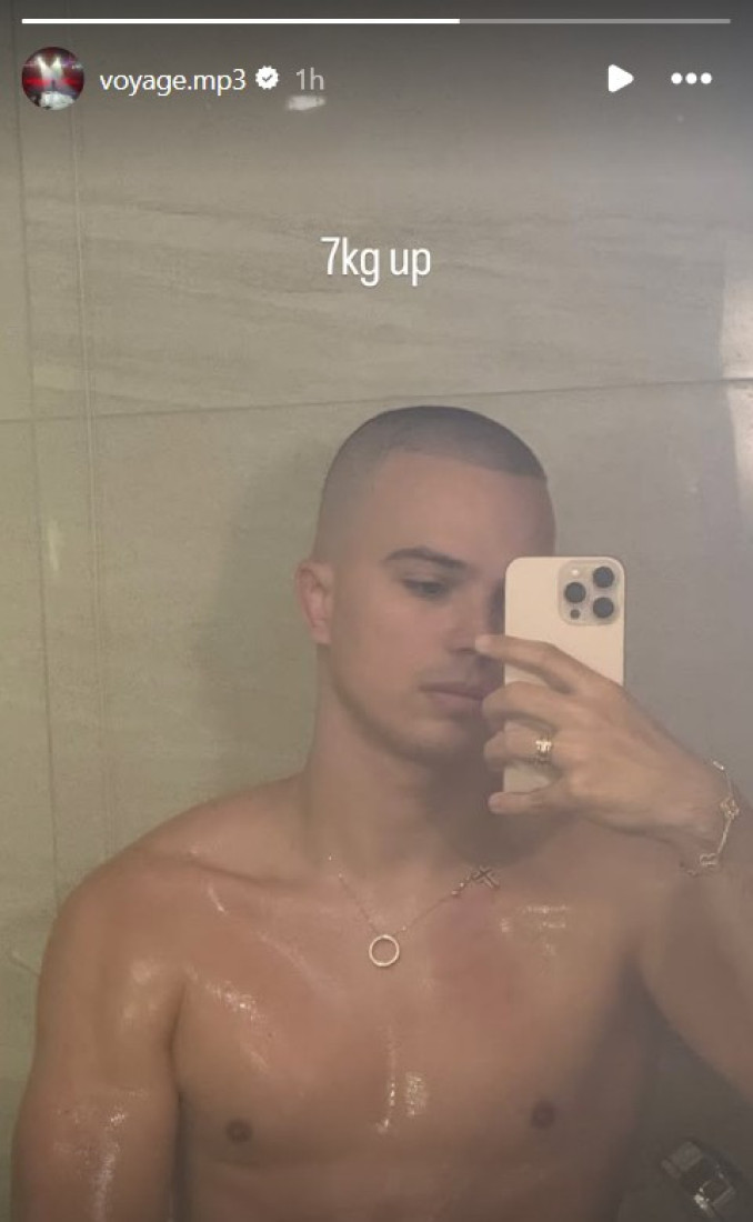 Mokar i u punoj snazi: Vojaž objavio golišavu sliku iz kupatila! (FOTO)