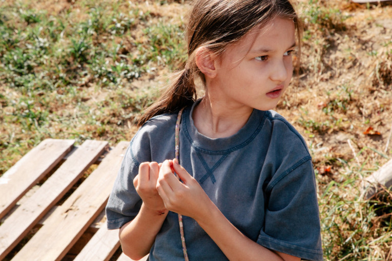 Srpska koprodukcija „Kratko leto“ premijerno u Veneciji: Priča o sedmogodišnjoj devojčici u vihoru rata i terorističkih napada (FOTO)