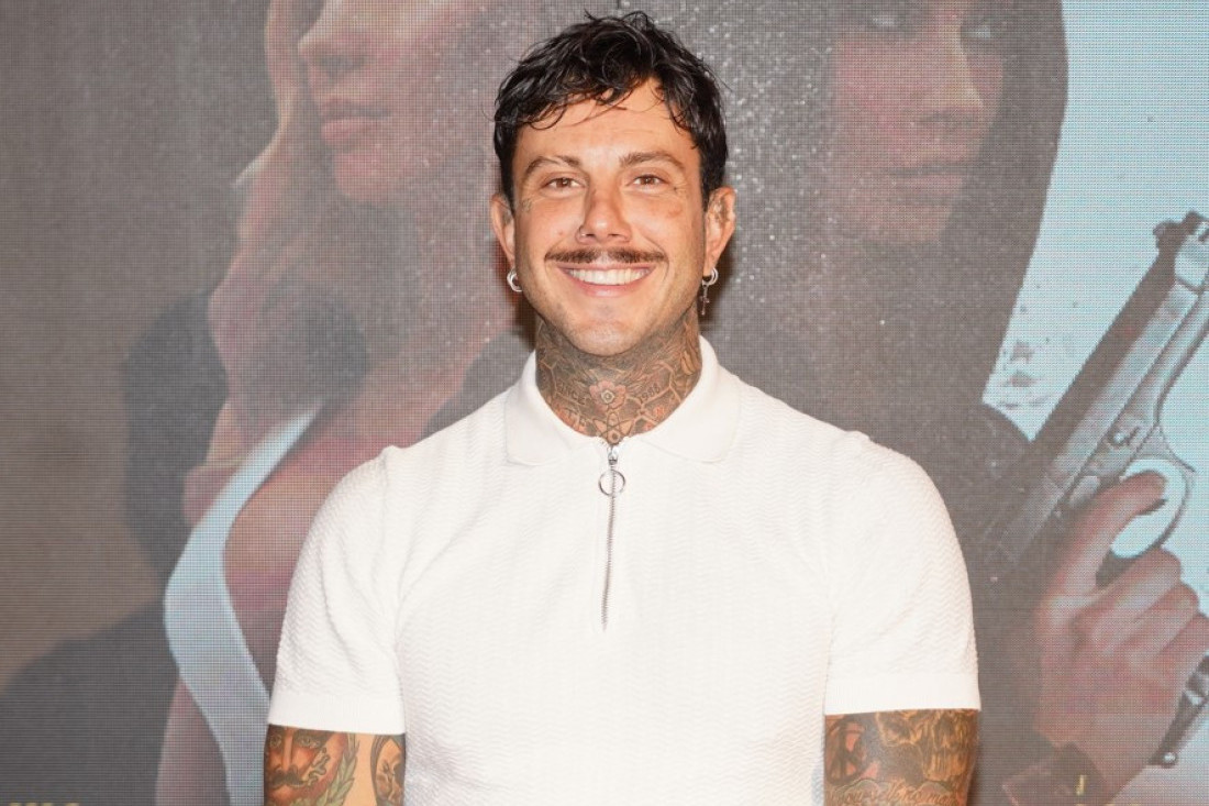 Teretana na otvorenom i bazen s pogledom na more: Pevačica se ovako baškari na Mikonosu!