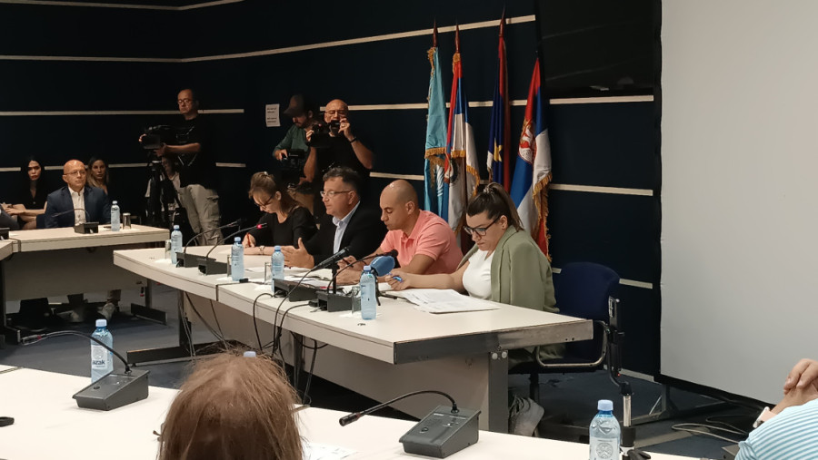 SKANDAL: Opozicija nije glasala za spomenik žrtvama u Novom Sadu