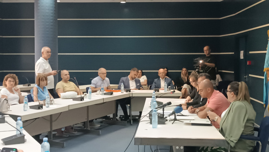 SKANDAL: Opozicija nije glasala za spomenik žrtvama u Novom Sadu