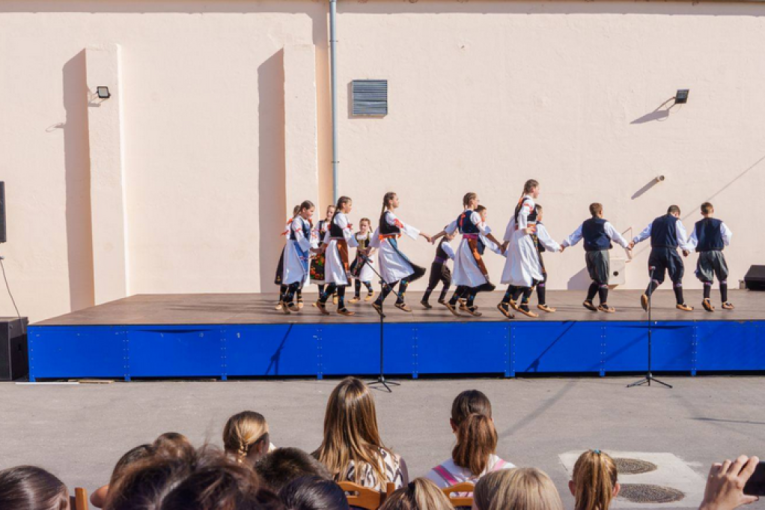 Miholjski susreti sela u Novim Karlovcima okupili meštane i decu iz cele opštine