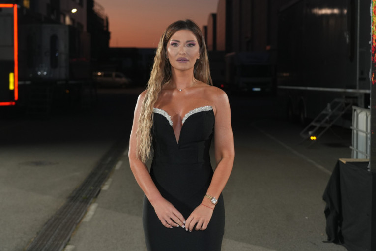 Modni komadi vredni hiljade evra! Zavirite u luksuzni garderober Ane Radulović! (FOTO)