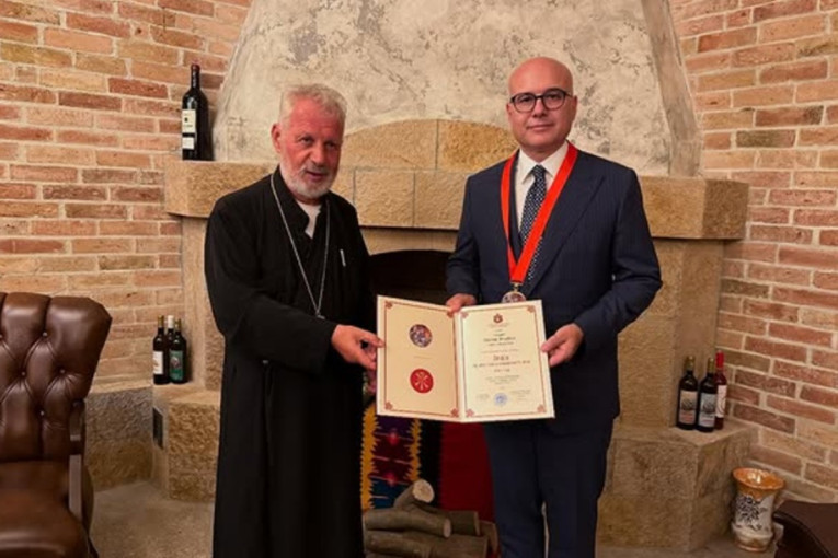 Vučević posetio Tumane: Lider SNS dobio Orden svetog apostola i jevanđeliste Luke prvog reda (FOTO)