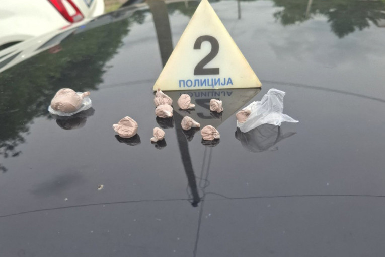 Filmska potera kroz Srbiju: Bahati Bosanac u crnom BMW probio rampe na graničnim prelazima Hrvatske i Srbije pa dao gas!