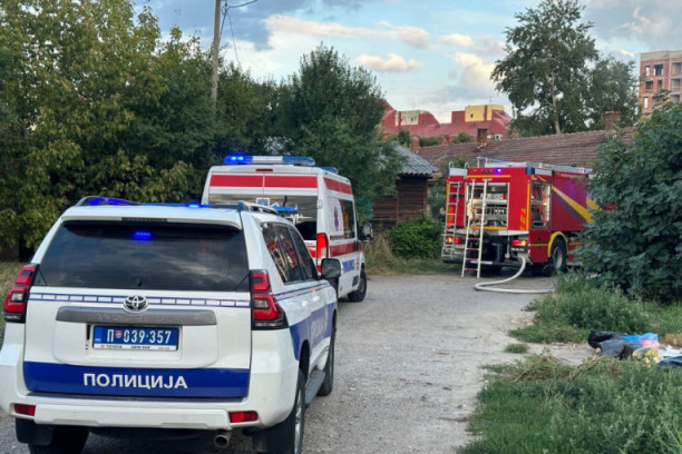 Pucnjava u Novom Sadu: Muškarac ispalio više hitaca, pa se zabarikadirao