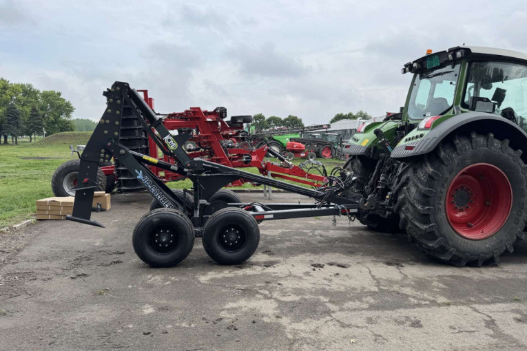 Apel niške policije: Varao je na traktorima, javite se