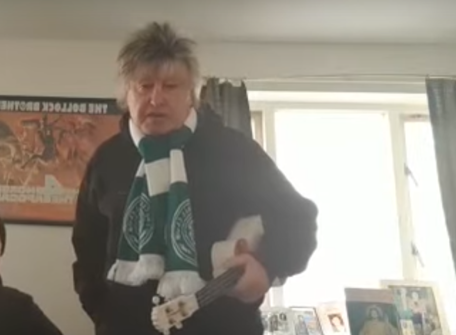 Tragedija! Slavni muzičar se udavio dok je plivao: Cela porodica i bend su u šoku