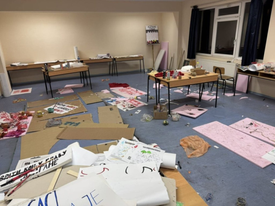 Novi Pazar: Užas u zgradi DUNP-a posle blokade: Prljavština, đubre i haos dočekali profesore i studente! (FOTO)
