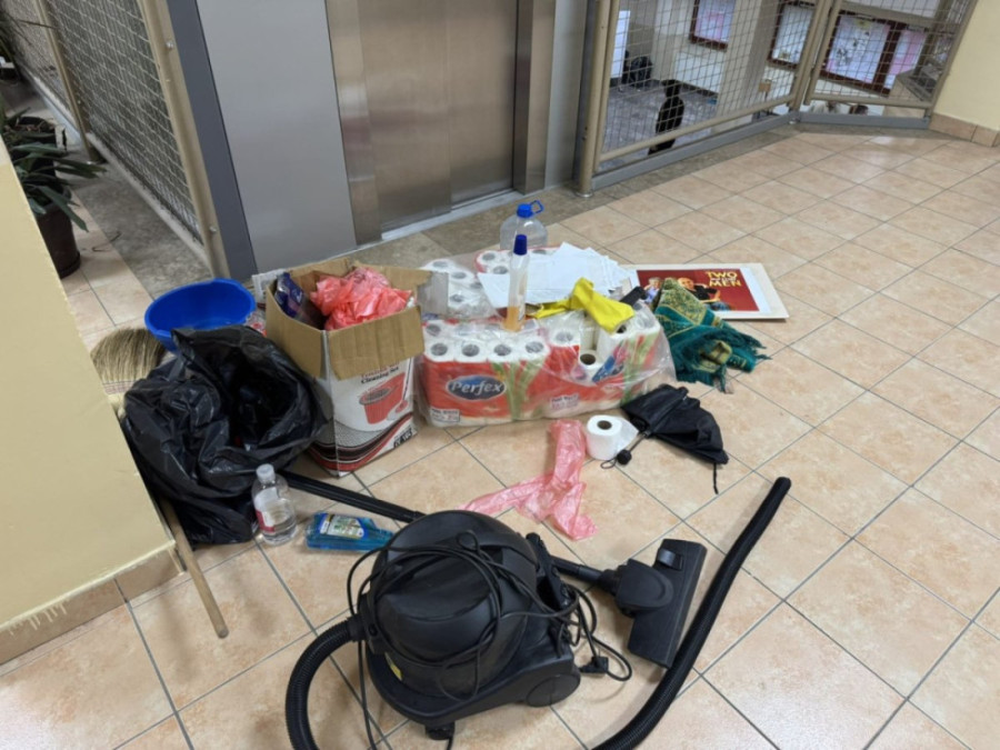 Novi Pazar: Užas u zgradi DUNP-a posle blokade: Prljavština, đubre i haos dočekali profesore i studente! (FOTO)