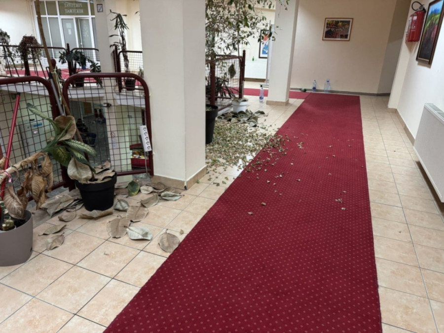 Novi Pazar: Užas u zgradi DUNP-a posle blokade: Prljavština, đubre i haos dočekali profesore i studente! (FOTO)