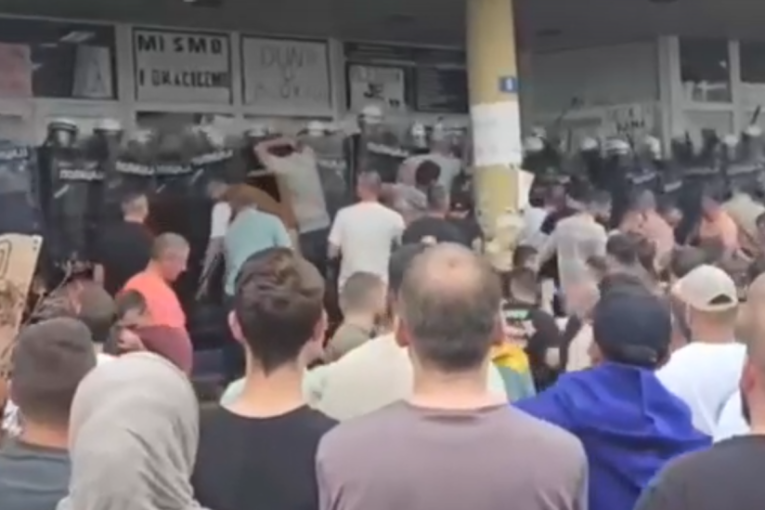 Srbi iz Novog Pazara strepe od predstojeće noći: Obratili se predsedniku zbog antisrpskog divljanja koje sprovode blokaderi i N1