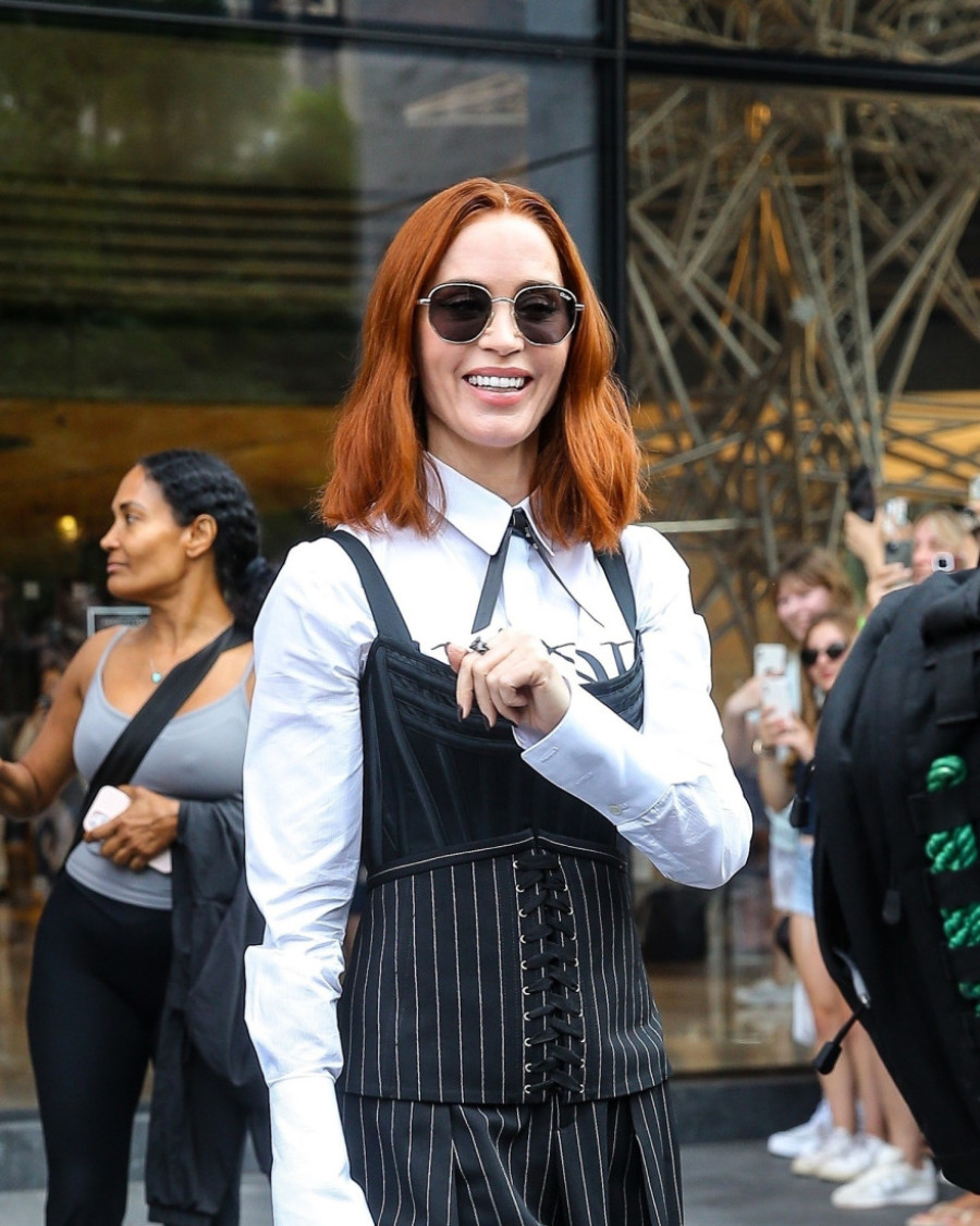 Konačno se pojavila i ona! Emili Blant skoro neprepoznatljiva na snimanju filma "Đavo nosi Pradu 2" (FOTO)