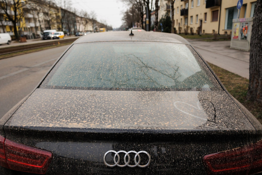 Beograđani u panici! Kiša donela žuti prah iz Sahare - automobili nastradali!