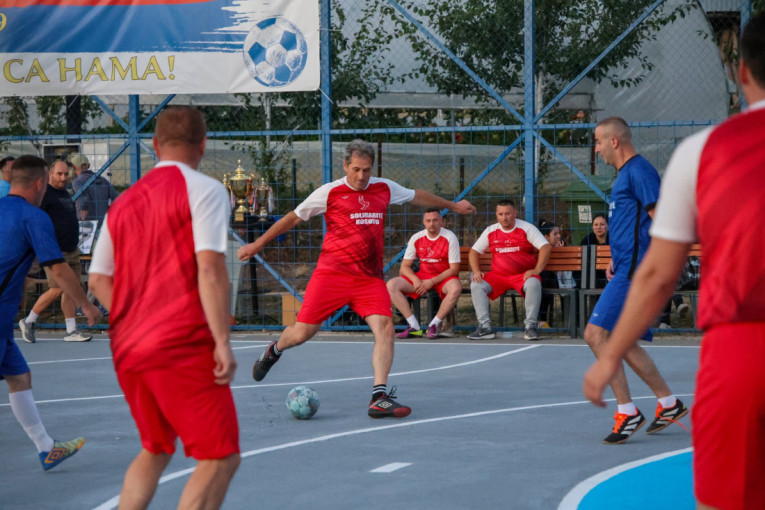 Arno Gujon: Napravili smo novi sportski teren za decu iz enklava! (FOTO)