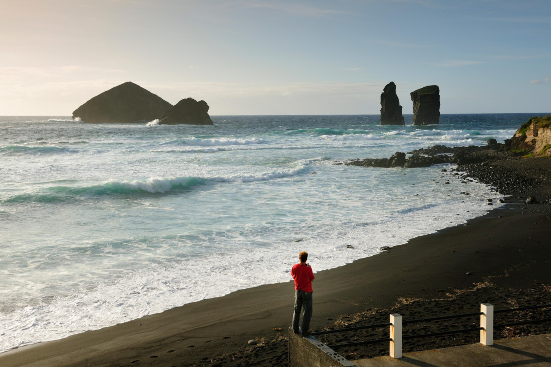Destinacija koja mami crnim peskom i prirodnim lepotama: Posetite netaknuti raj usred Atlantika