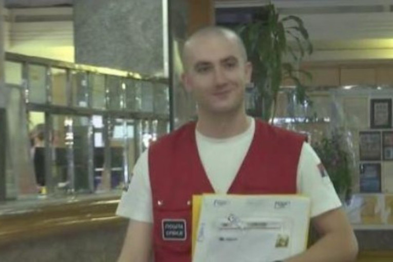 Penzioneri ne daju Pavla za sve banke sveta: Mnogima nosi penzije na kućni prag, dočekuju ga sa kafom i kolačima!