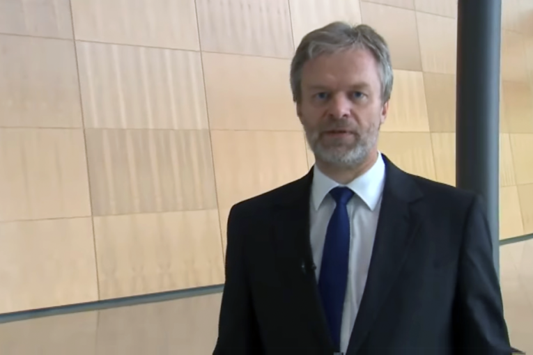 Seksualni skandal trese diplomatiju! Austrijski ambasador uhvaćen iza “eksplicitnog bloga”