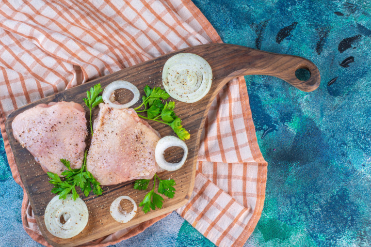 Tajna savršenog roštilja je u marinadi: Ključno je da koristite različite začine za piletinu i svinjetinu