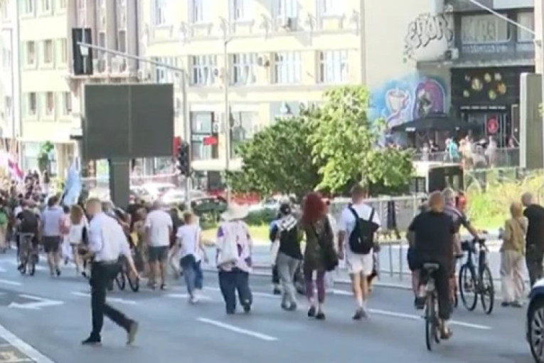Tajkunski mediji tvrde da se reka ljudi sliva da blokira Novi Beograd: Pogledajte kakvo je pravo stanje stvari (FOTO)