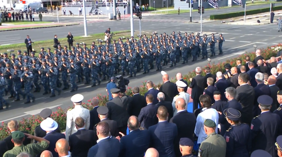 Velika bruka na vojnoj paradi u Zagrebu: Pustili pesmu ekstremiste Tompsona, ceo državni vrh oduševljen