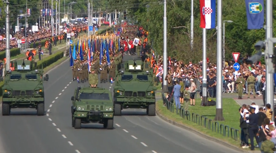 Velika bruka na vojnoj paradi u Zagrebu: Pustili pesmu ekstremiste Tompsona, ceo državni vrh oduševljen